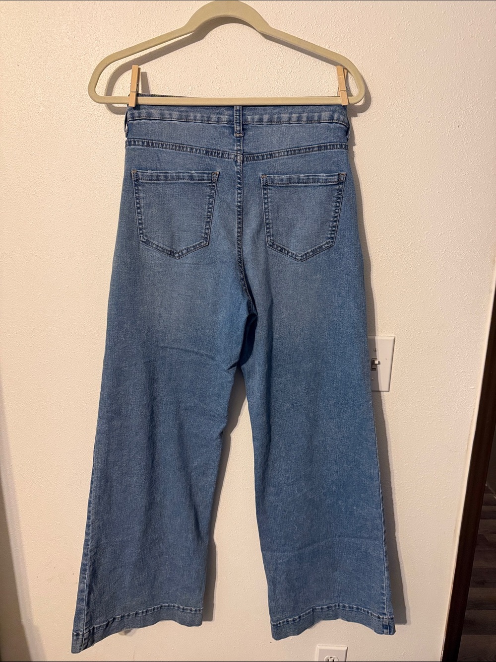 Time and Tru Mid Blue Wide Leg Jeans - Picture 3 of 3